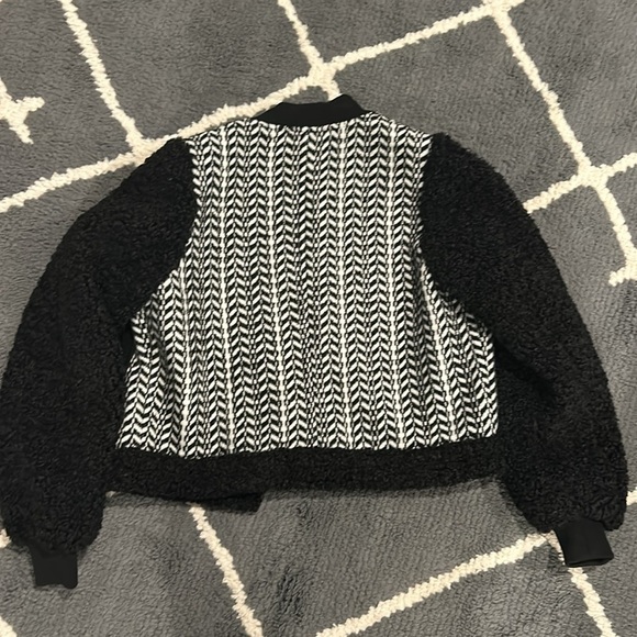 7 For All Mankind Black and White Mixed Media Sherpa Jacket - Picture 6 of 6